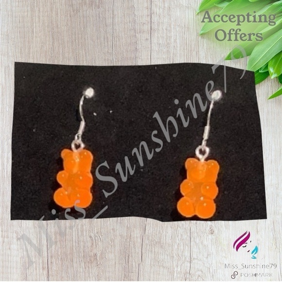 Jewelry - Boutique NEW - orange gummy bear hook earring 🥰